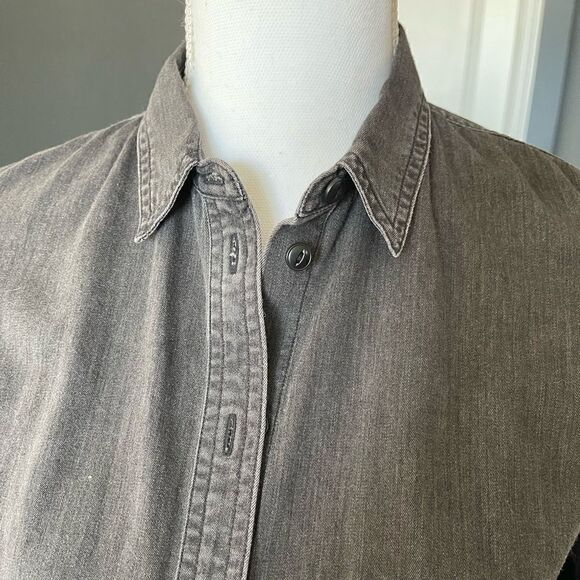 ⭐️3 for $10⭐️ Madewell black gray denim button down shirt - Picture 2 of 6